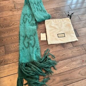 Gucci Green mohair Scarf authentic